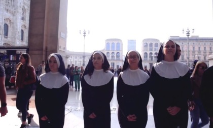 Invasione di suore in metro e nel centro di Milano: il flash mob delle "sorelle"