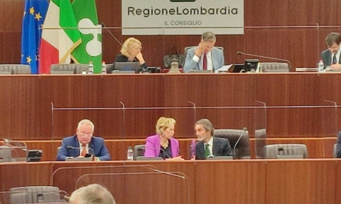 Fontana e Moratti tornano a parlarsi… dai banchi della Giunta