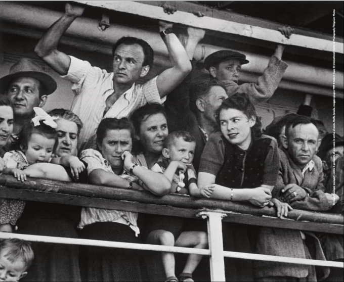 “Robert Capa. Nella Storia” in mostra al Mudec le foto del reporter più famoso del mondo