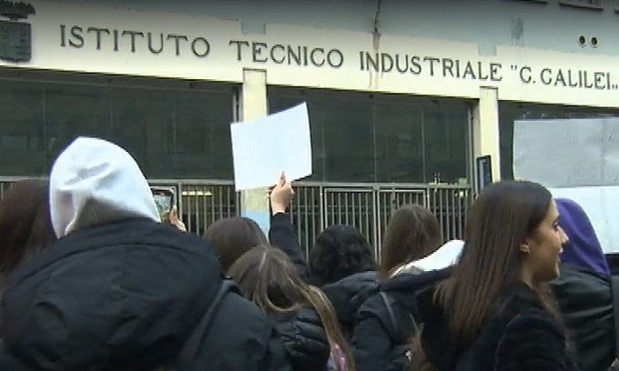 “L’allarme non ha suonato”, la protesta degli studenti dopo il rogo all’Itis Galileo Galilei