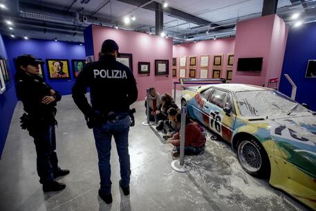 Blitz ambientalista alla Fabbrica del Vapore: 5 attiviste fermate