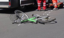 Gravissimo incidente in zona Cenisio: ciclista 68enne travolta da un'auto
