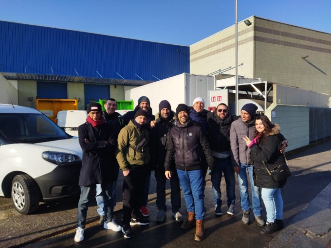 Salari, assunzioni, partite Iva, pause e turni: continua la lotta dei driver Amazon di Milano