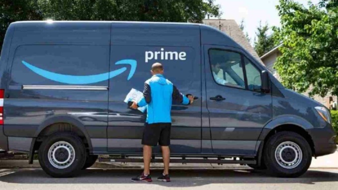 I corrieri Amazon scioperano venerdì, Cgil e Uil: “Manca sicurezza e garanzie”