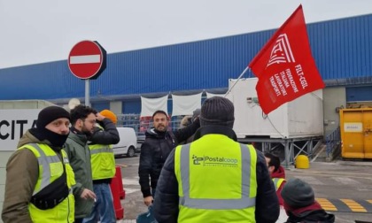 Milano, in corso lo sciopero dei lavoratori PostalCoop