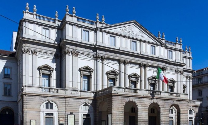 Il teatro fuori dalla Scala: tutti vip annunciati per la Prima a Milano