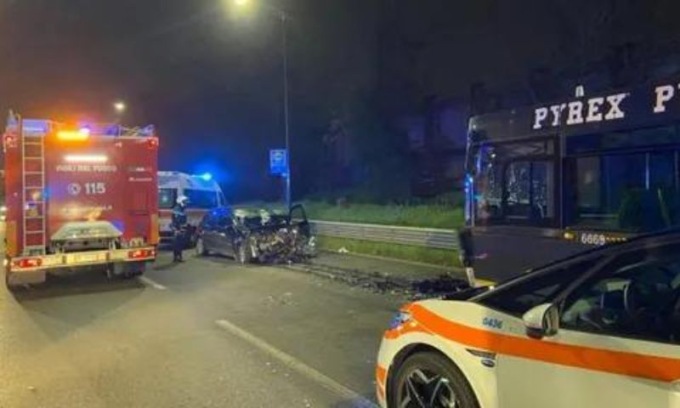 Scontro auto-bus a Milano, morto l’autista della vettura
