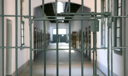 Violenze sessuali e torture in cella ad un ragazzo di 16 anni: tra i responsabili anche un membro della gang di Simba La Rue