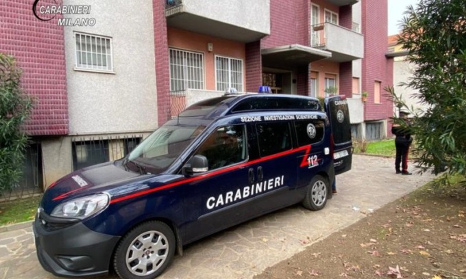 Cadavere di un 27enne trovato in casa con un sacchetto in testa: indagini in corso