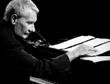 Concerto straordinario, il Teatro alla Scala accoglie domenica 19 febbraio il cantautore Paolo Conte
