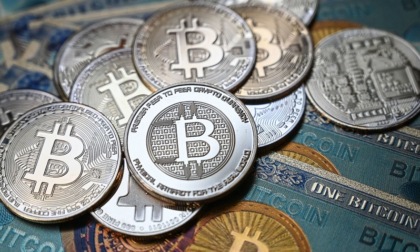 Soldi falsi per comprare bitcoin: maxi truffa da 95mila dollari in Foro Bonaparte