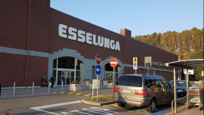 Offerte di lavoro, la catena di supermercati Esselunga cerca 400 dipendenti in Lombardia