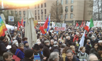 Ad un anno dall'inizio della guerra in Ucraina, Milano scende in piazza per la pace