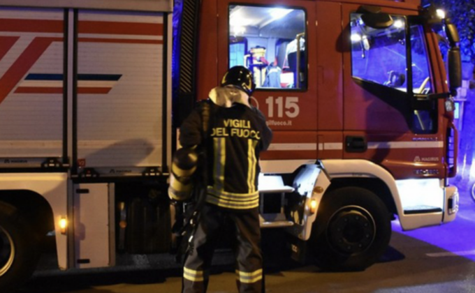 Appartamento in fiamme a Milano, cinque intossicati