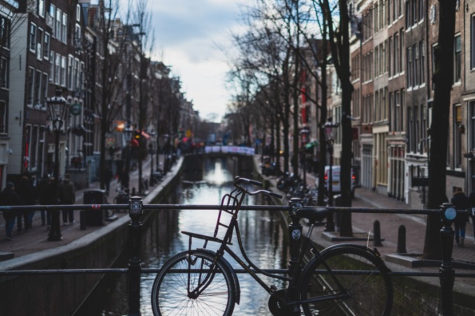 7.000 posti biciclette in un parcheggio sott’acqua a Amsterdam