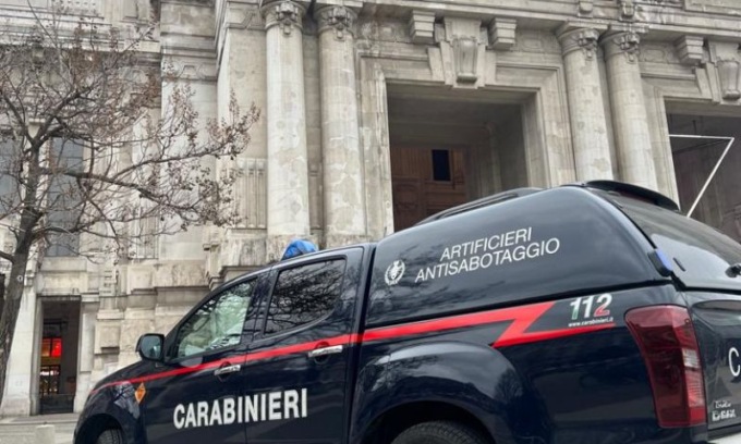 Allarme pacco bomba in Stazione Centrale, intervenuti gli artificieri