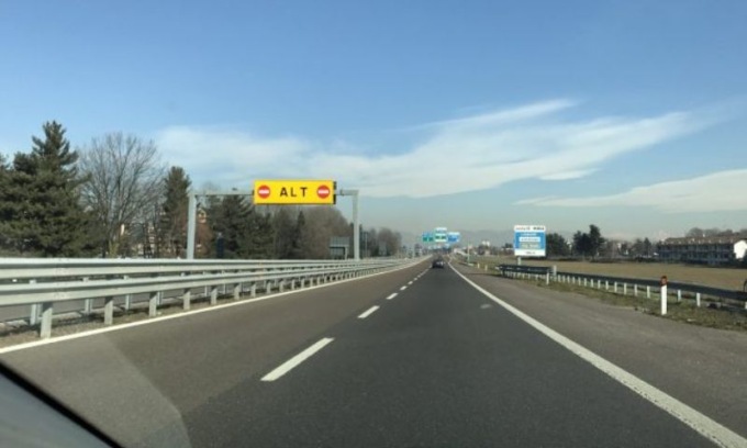 Fermati due turisti inglesi mentre facevano jogging lungo la tangenziale ovest