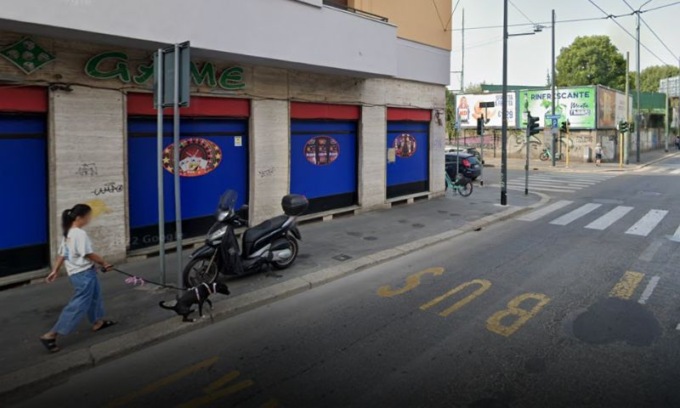 Rapina la sala slot e accoltella la commessa: scappato con l’incasso