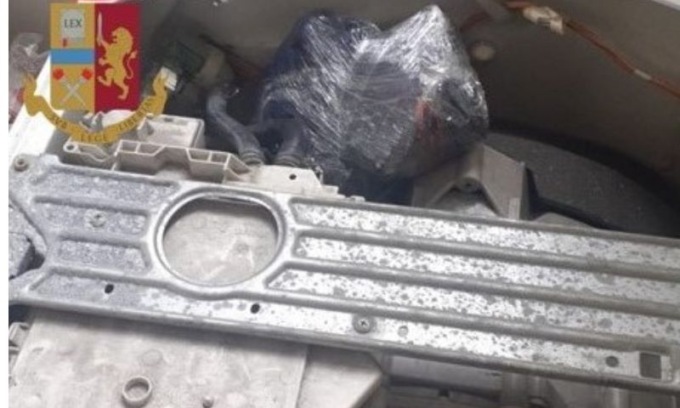Cocaina e eroina nascoste nella lavatrice: arrestato 56enne