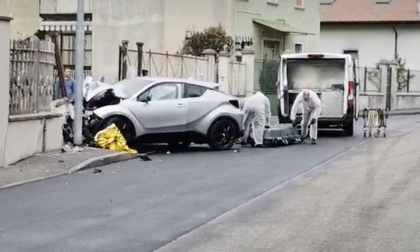 Con l'auto contro il cancello di una casa nel Milanese, niente da fare per marito e moglie