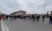Stadio Milan a La Maura? I residenti protestano con una lunga catena umana