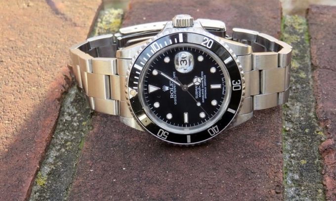 Rubano Rolex da 40mila euro in Corso Como, arrestati tre quindicenni