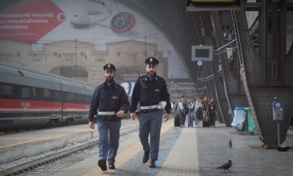 Gira con passaporto falso comprato con 2mila euro: arrestato