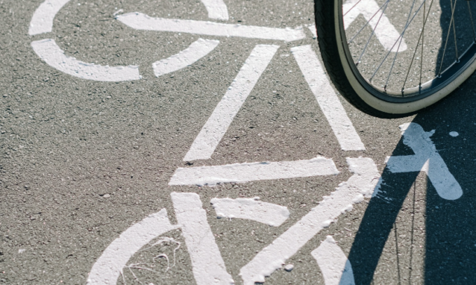 Ciclista uccisa da una betoniera in centro: la tragedia si poteva evitare?