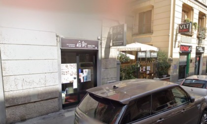 Accoltella un giovane cinese al ristorante a Milano e riesce a fuggire