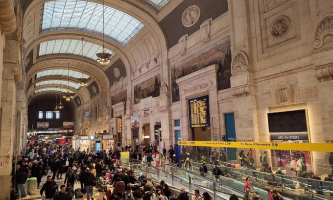 Deraglia un treno a Firenze e la stazione Centrale di Milano va in tilt: decine di treni cancellati