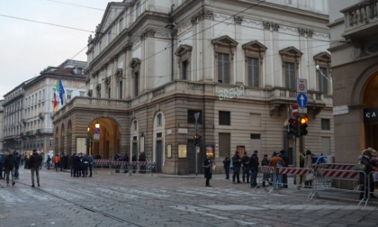 Borseggiatori dentro i bar: una apre la borsa della vittima e l'altro fa da palo, arrestati