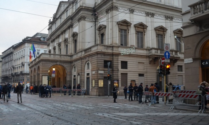 Borseggiatori dentro i bar: una apre la borsa della vittima e l’altro fa da palo, arrestati