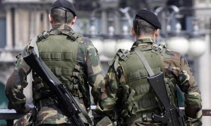 Catcalling, condannati a Milano tre militari: avevano molestato verbalmente una 19enne