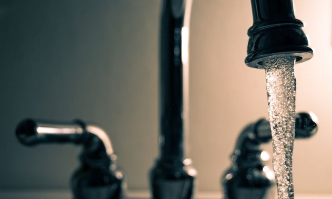 I PFAS stanno inquinando l’acqua potabile lombarda: lo studio di GreenPeace
