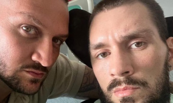Dopo il malore di Daniele Scardina il fratello pubblica la prima foto: “Dani sta bene, ma la strada è ancora lunga”
