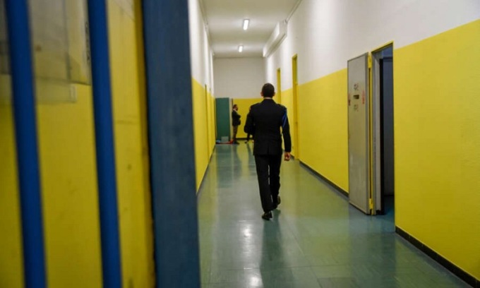 Violenza in carcere al Beccaria contro gli agenti che chiedono di poter usare il taser