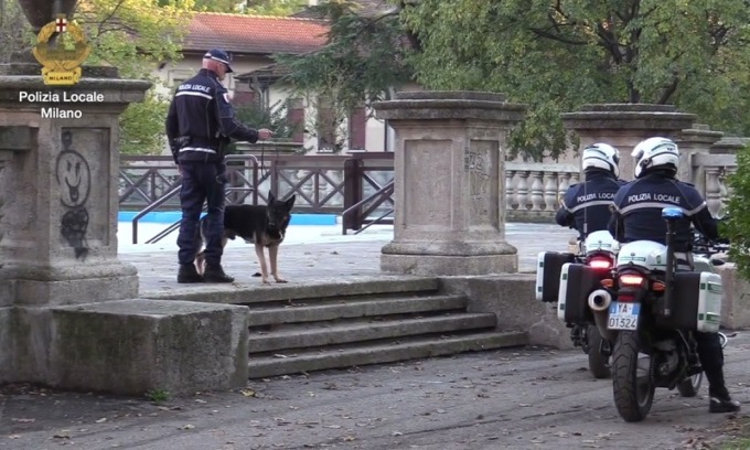 Rapinano catenina in pieno giorno al Parco Trotter: due giovani in arresto