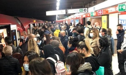 Caos in metro a Milano: per un doppio guasto circolazione paralizzata per 30 minuti