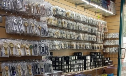 Acquistano 200mila orologi a Milano, ma li rivendono come "nichel free" senza aver fatto i test