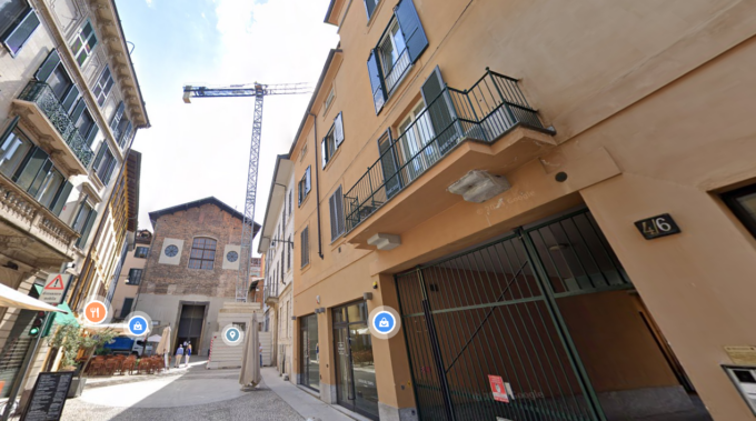 Studenti universitari ubriachi salgono su una gru a 35 metri d’altezza