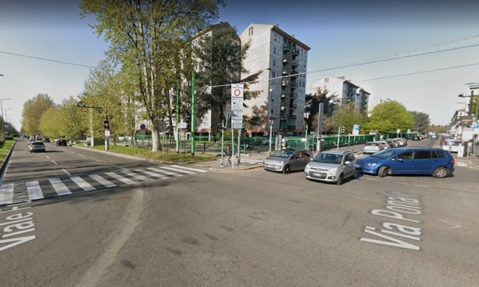 Tamponamento tra auto in viale Fulvio Testi: tra i feriti due ragazzine di 13 e 10 anni