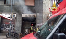 Incendio distrugge un centro massaggi di viale Tunisia, traffico in tilt