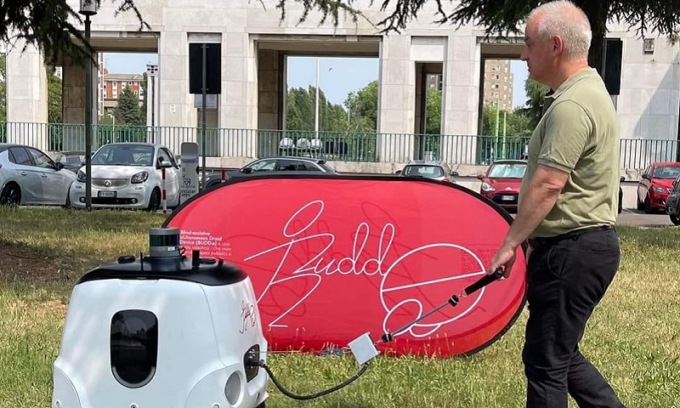 Ecco Budd-e, il robot che aiuta i non vedenti, creato dal Politecnico e sperimentato al Niguarda