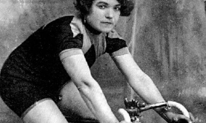 Al via il Giro d’Italia Donne, sulla scia del ricordo di Alfonsina Strada