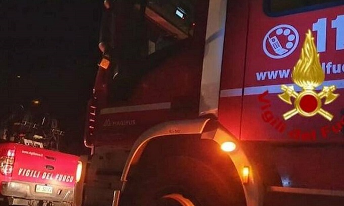 Incendio a Rozzano: una coppia di anziani dimentica un panno sulla lampada e l’appartamento va a fuoco