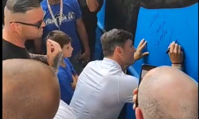 Il vicepresidente dell’Inter Javier Zanetti inaugura il murale a lui dedicato