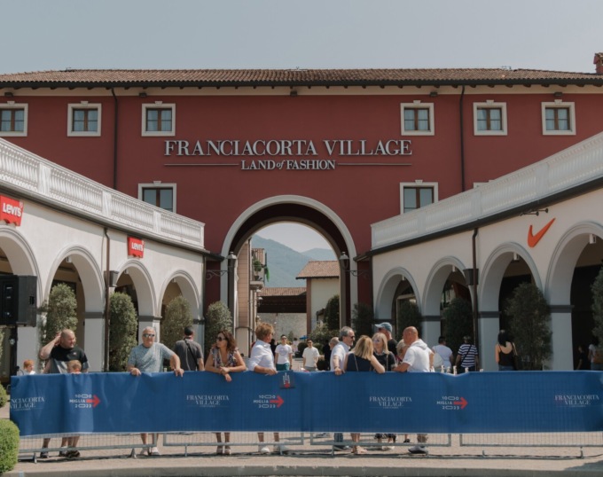 Le auto storiche della 1000 Miglia sfilano al Franciacorta Village
