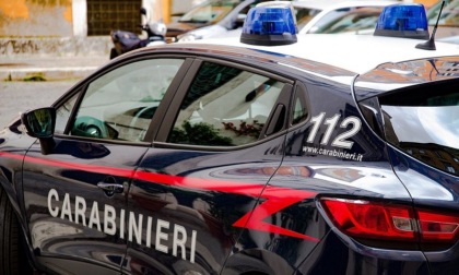 Spacca la vetrina di un ristorante alle porte di Milano e rovista in cassa: arrestato dai carabinieri