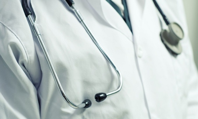 Aveva aggredito un medico del Policlinico fratturandogli una gamba: il 56enne è ai domiciliari