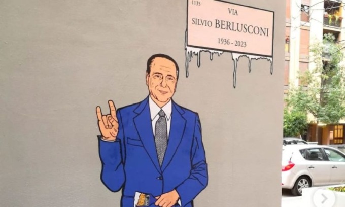 Nuovo murale per Silvio Berlusconi: “Ha un nuovo messaggio per noi”